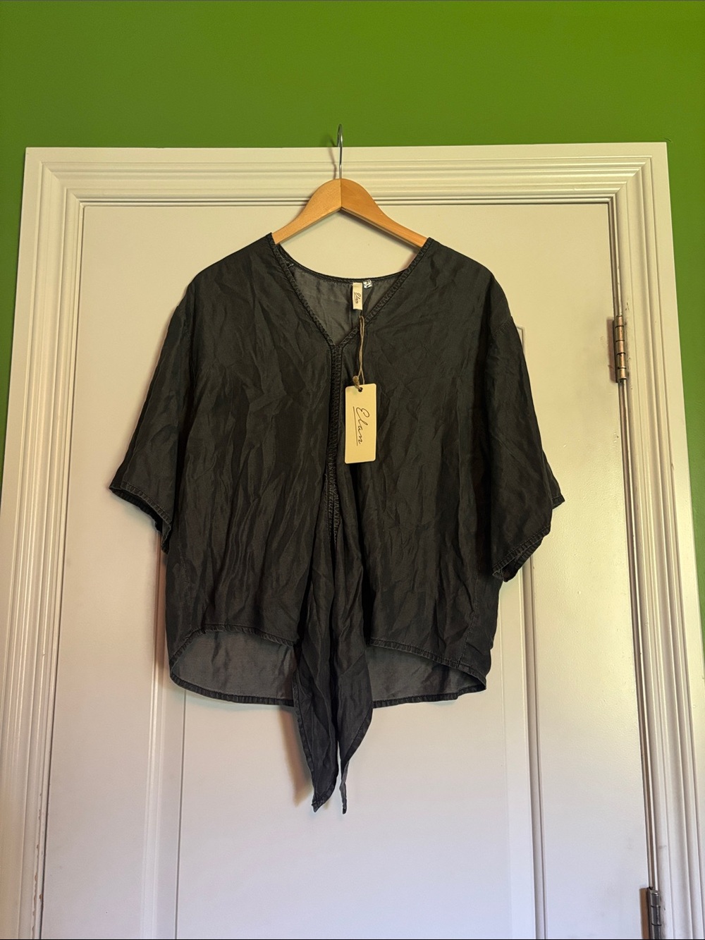Elan Black Short Sleeve Tie-Front Blouse. Medium. NWT